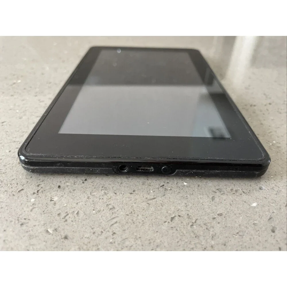 READ! Amazon Kindle Fire eBook D01400 1st Gen Black 8GB Tablet WIFI NOT WORKING